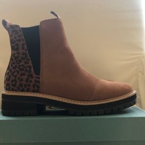 Toms Dakota Boot 8.5. Worn for a few hours.